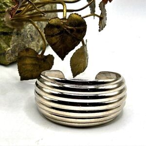 "5/$25" Wide Ribbed Silvertone Cuff Bracelet Sz Small